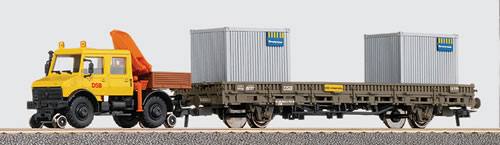 Flat car with Road/Rail Unimog truck<br /><a href='images/pictures/Roco/45972.jpg' target='_blank'>Full size image</a>